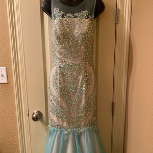 Glamour by terani couture size 2 prom dress